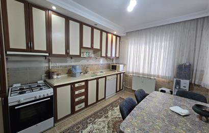 Adalet Mahallesi'nde Cadde Üzeri Önü Açık Ara Kat 3+1 Daire...