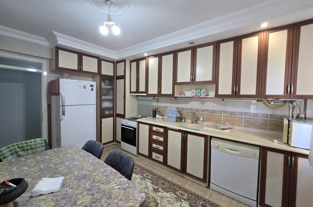 Adalet Mahallesi'nde Cadde Üzeri Önü Açık Ara Kat 3+1 Daire...