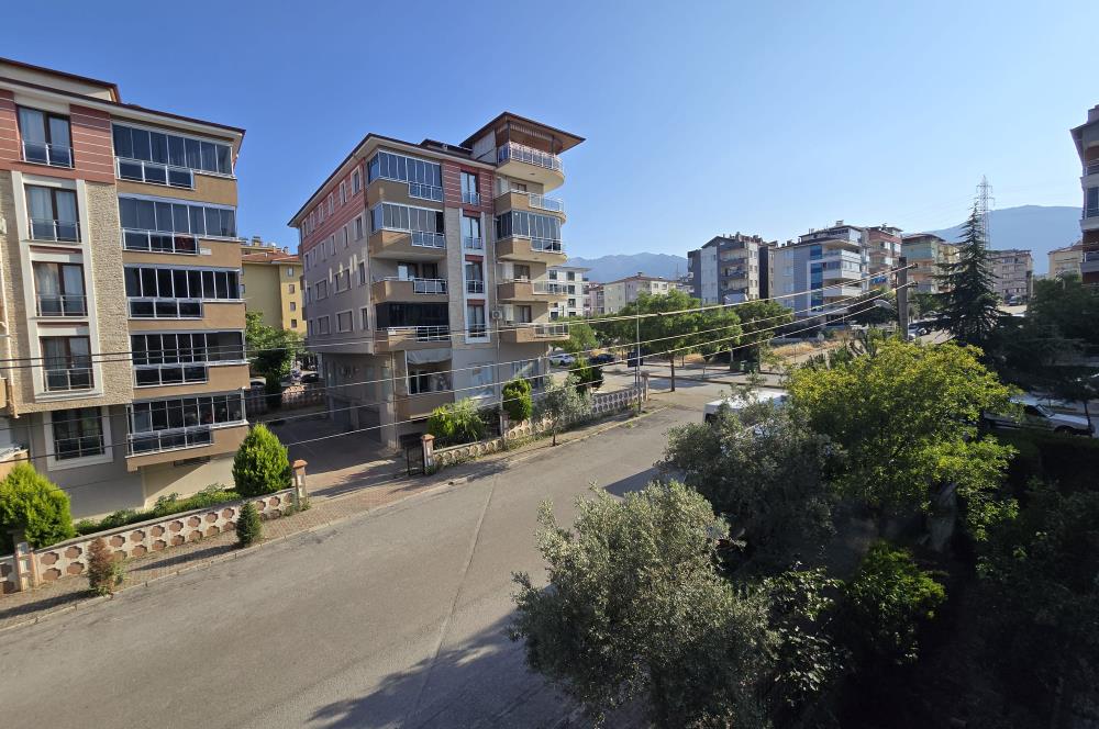 Adalet Mahallesi'nde Cadde Üzeri Önü Açık Ara Kat 3+1 Daire...