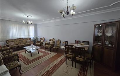 Adalet Mahallesi'nde Cadde Üzeri Önü Açık Ara Kat 3+1 Daire...