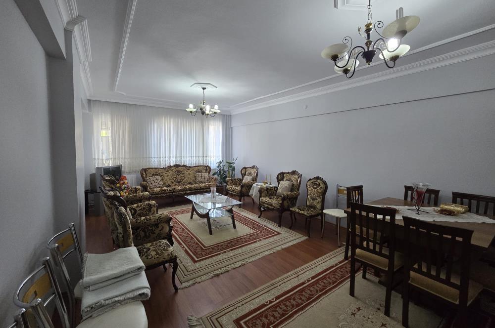 Adalet Mahallesi'nde Cadde Üzeri Önü Açık Ara Kat 3+1 Daire...