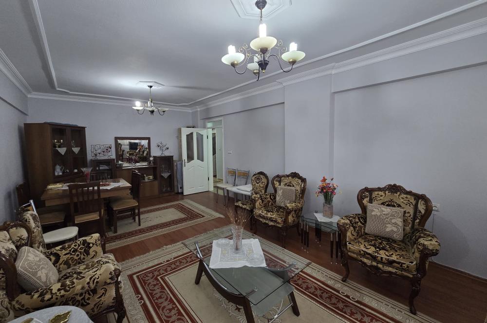 Adalet Mahallesi'nde Cadde Üzeri Önü Açık Ara Kat 3+1 Daire...