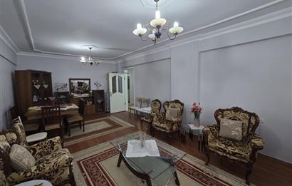 Adalet Mahallesi'nde Cadde Üzeri Önü Açık Ara Kat 3+1 Daire...