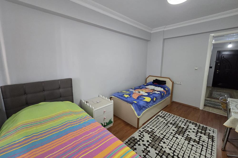 Adalet Mahallesi'nde Cadde Üzeri Önü Açık Ara Kat 3+1 Daire...