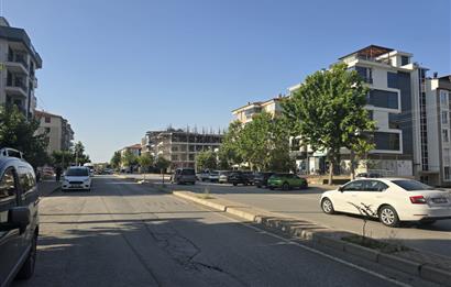 Adalet Mahallesi'nde Cadde Üstü Önü Açık 3+1 Ara Kat Daire...