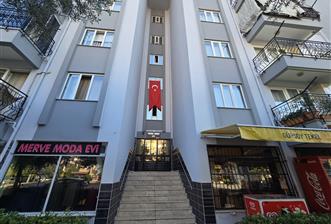 Adalet Mahallesi'nde Cadde Üstü Önü Açık 3+1 Ara Kat Daire...