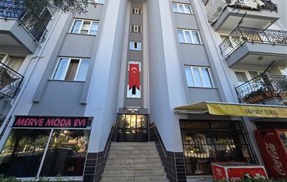 Adalet Mahallesi'nde Cadde Üstü Önü Açık 3+1 Ara Kat Daire...