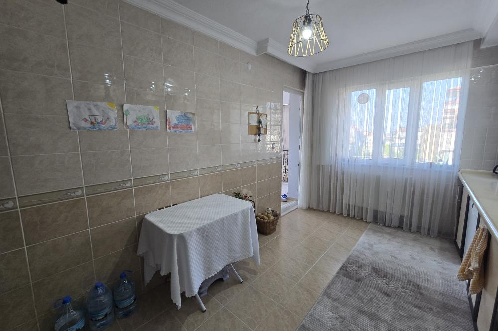 Adalet Mahallesi'nde Cadde Üstü Önü Açık 3+1 Ara Kat Daire...