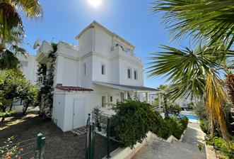 Karabağ'da Deniz Manzaralı Yıllık  Kiralık Villa 