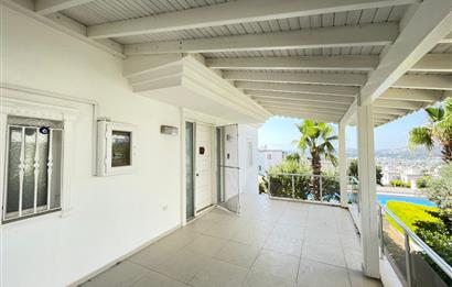 Karabağ'da Deniz Manzaralı Yıllık  Kiralık Villa 