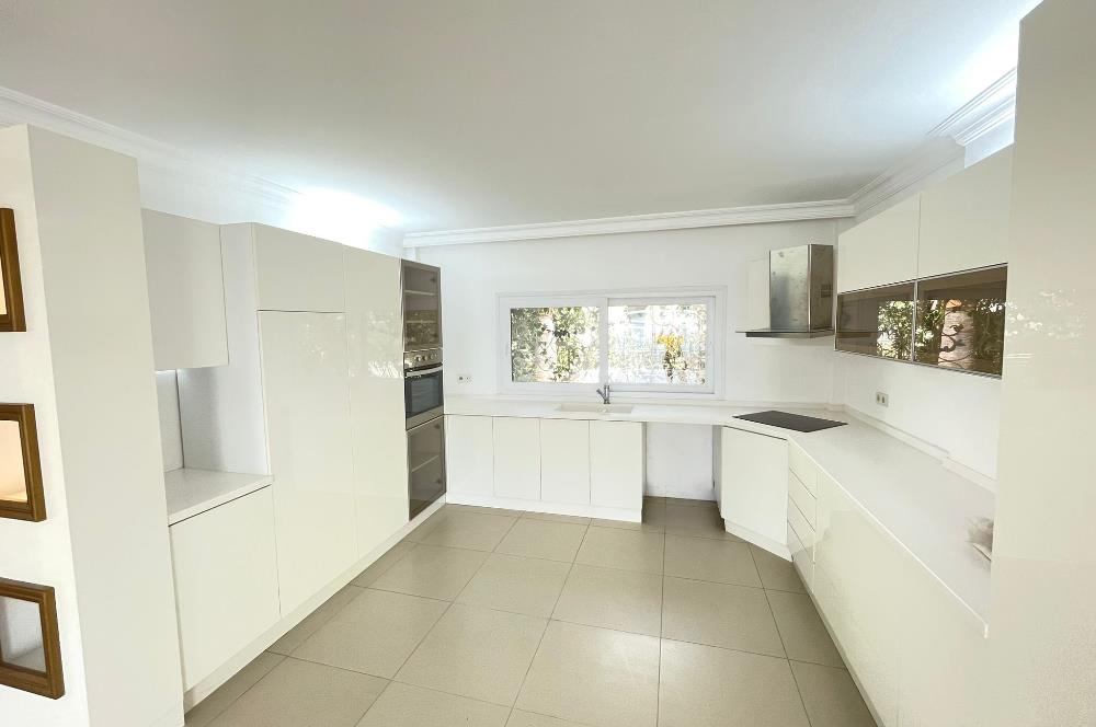 Karabağ'da Deniz Manzaralı Yıllık  Kiralık Villa 