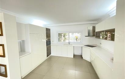 Karabağ'da Deniz Manzaralı Yıllık  Kiralık Villa 
