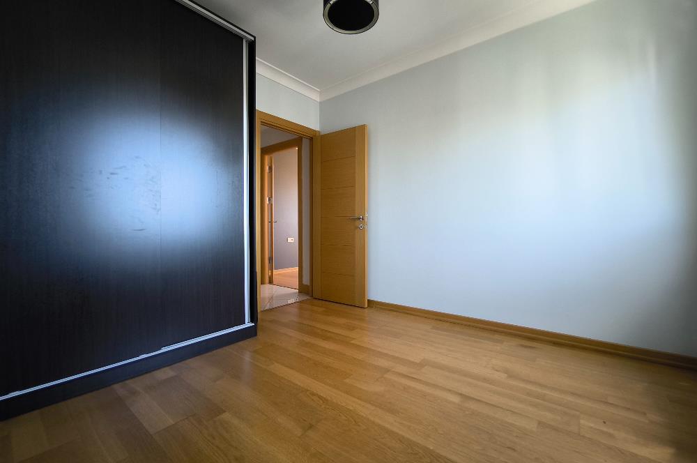 Caddebostan' da deniz manzaralı 3+1 kiralık daire