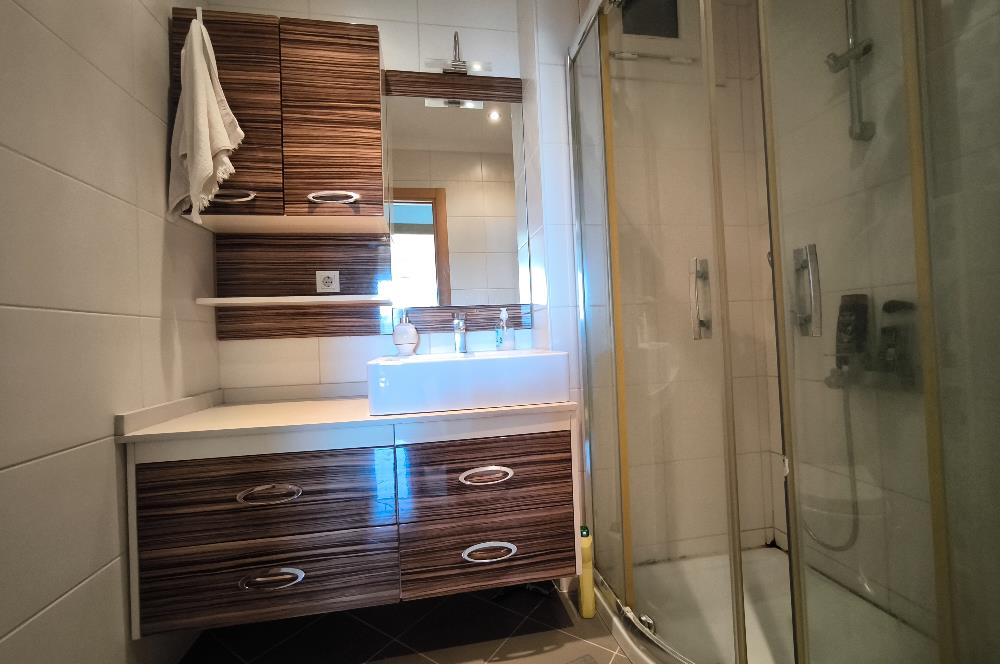 Caddebostan' da deniz manzaralı 3+1 kiralık daire