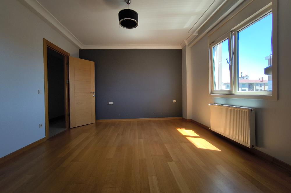 Caddebostan' da deniz manzaralı 3+1 kiralık daire