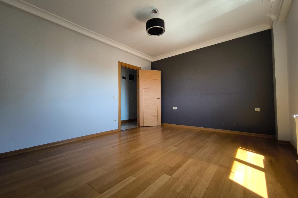 Caddebostan' da deniz manzaralı 3+1 kiralık daire