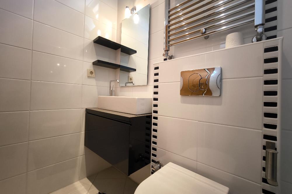 Caddebostan' da deniz manzaralı 3+1 kiralık daire