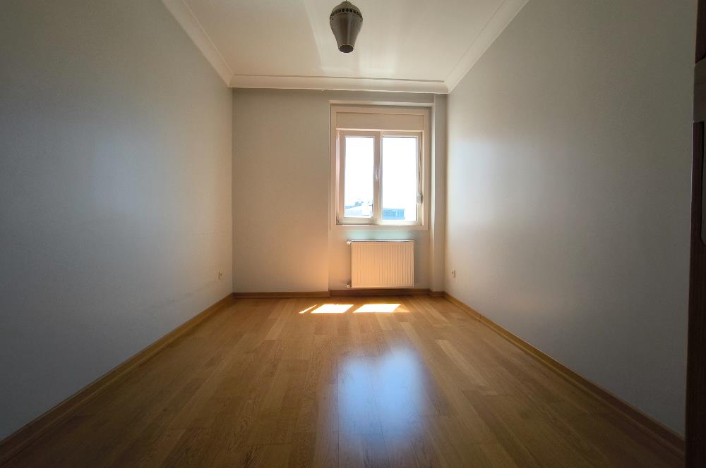 Caddebostan' da deniz manzaralı 3+1 kiralık daire