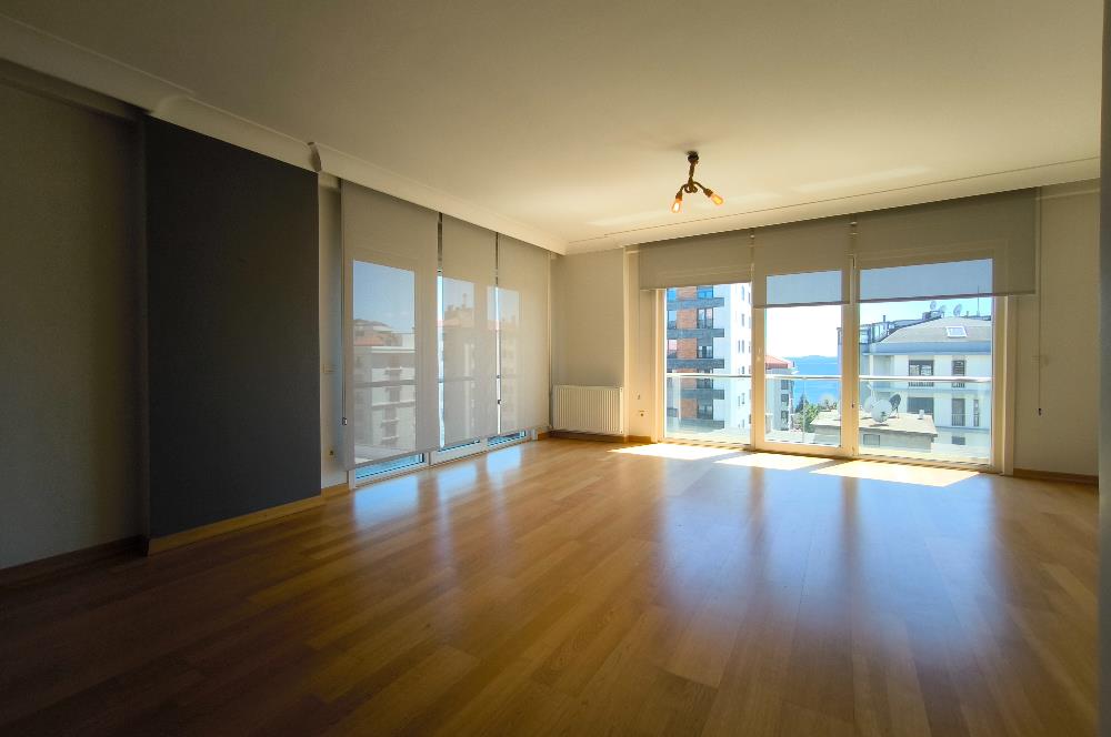 Caddebostan' da deniz manzaralı 3+1 kiralık daire