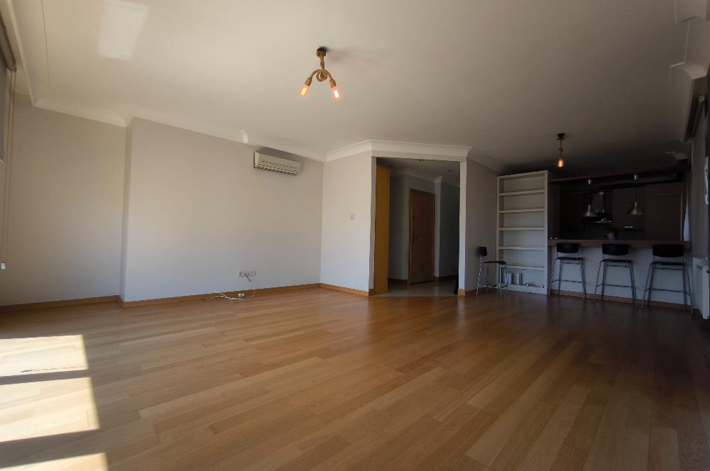 Caddebostan' da deniz manzaralı 3+1 kiralık daire