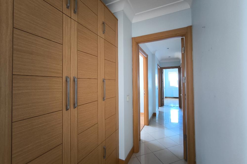 Caddebostan' da deniz manzaralı 3+1 kiralık daire