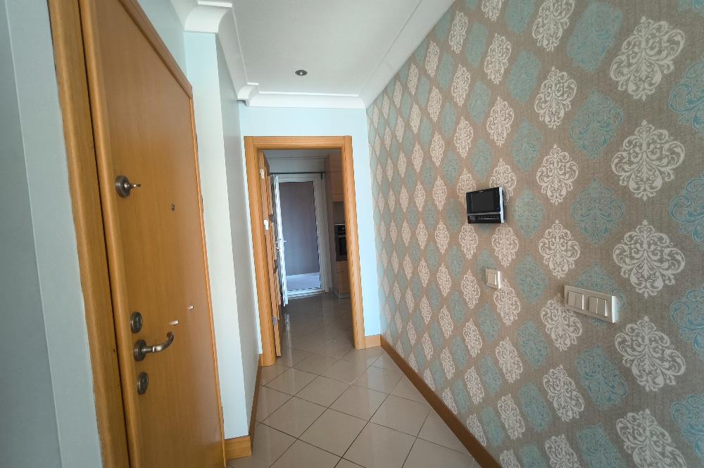 Caddebostan' da deniz manzaralı 3+1 kiralık daire