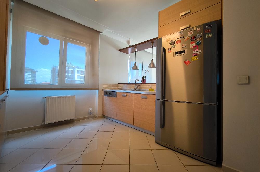 Caddebostan' da deniz manzaralı 3+1 kiralık daire