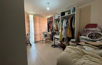 Esenyurt Cumhuriyet Mahallesi'nde Rezidans Konforunda 3+1 Geniş Daire – 150 m² – 3 WC / 2 Banyo