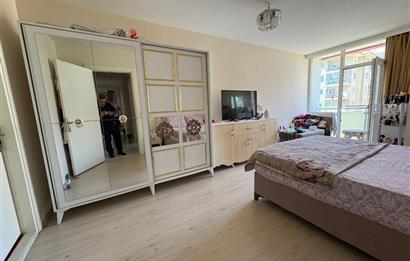 Esenyurt Cumhuriyet Mahallesi'nde Rezidans Konforunda 3+1 Geniş Daire – 150 m² – 3 WC / 2 Banyo