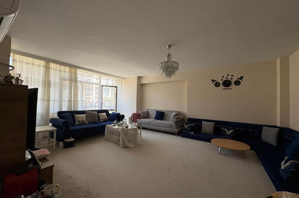 Esenyurt Cumhuriyet Mahallesi'nde Rezidans Konforunda 3+1 Geniş Daire – 150 m² – 3 WC / 2 Banyo