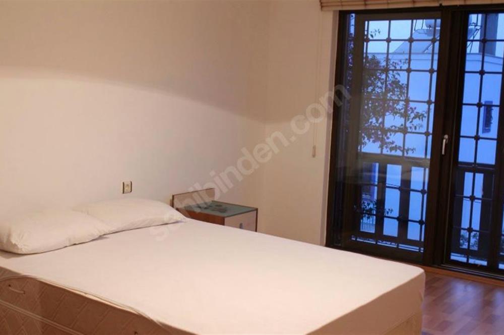 📍Bodrum Geriş’te Marina Manzaralı, Eşyalı 4+1 Tripleks Villa Kiralık!