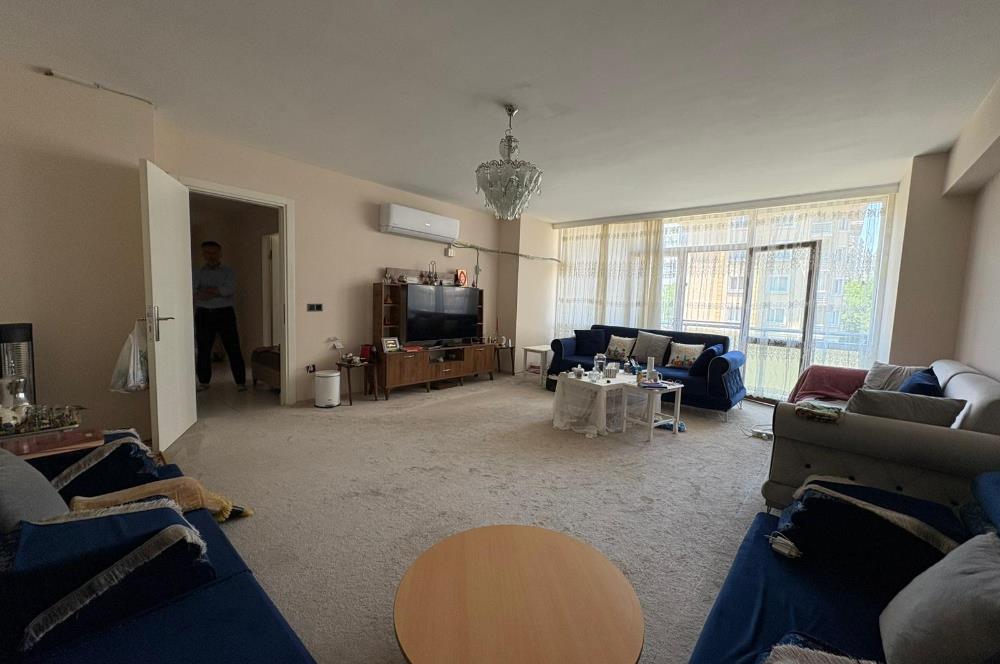 Esenyurt Cumhuriyet Mahallesi'nde Rezidans Konforunda 3+1 Geniş Daire – 150 m² – 3 WC / 2 Banyo