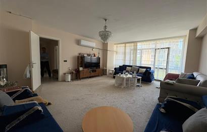 Esenyurt Cumhuriyet Mahallesi'nde Rezidans Konforunda 3+1 Geniş Daire – 150 m² – 3 WC / 2 Banyo