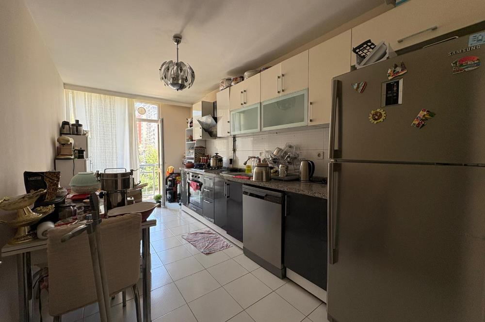 Esenyurt Cumhuriyet Mahallesi'nde Rezidans Konforunda 3+1 Geniş Daire – 150 m² – 3 WC / 2 Banyo