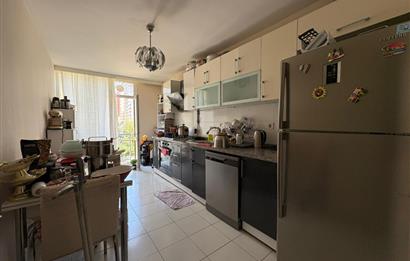 Esenyurt Cumhuriyet Mahallesi'nde Rezidans Konforunda 3+1 Geniş Daire – 150 m² – 3 WC / 2 Banyo