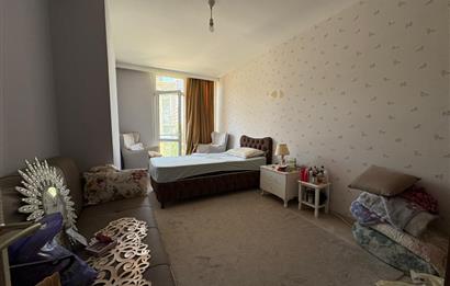 Esenyurt Cumhuriyet Mahallesi'nde Rezidans Konforunda 3+1 Geniş Daire – 150 m² – 3 WC / 2 Banyo