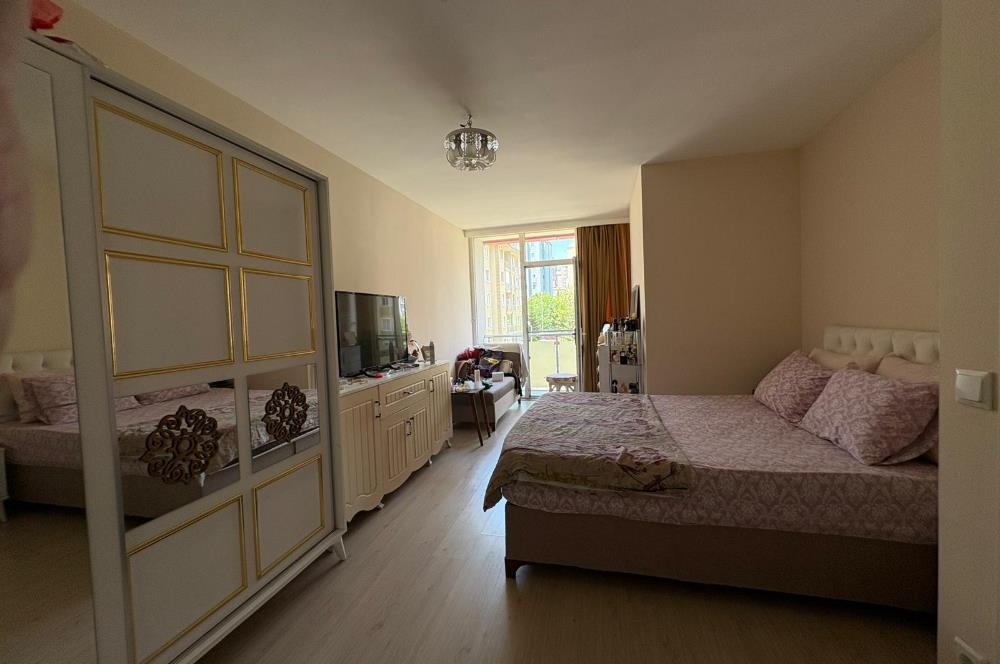 Esenyurt Cumhuriyet Mahallesi'nde Rezidans Konforunda 3+1 Geniş Daire – 150 m² – 3 WC / 2 Banyo