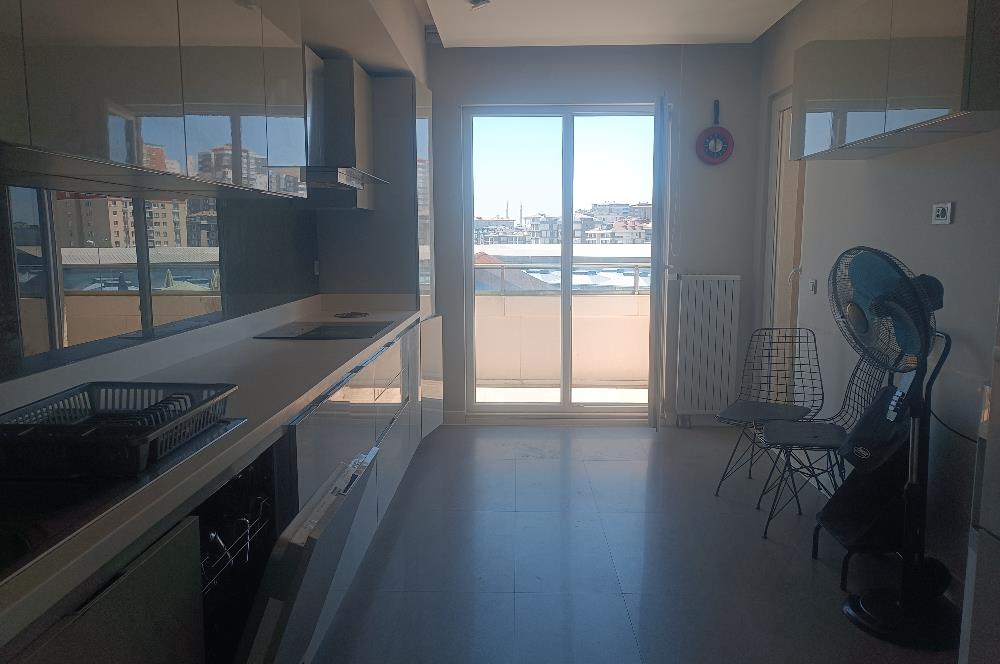 BEYLİKDÜZÜ DEMİR ROMANCE SİTESİNDE SATILIK 4+1 TERASLI DAİRE