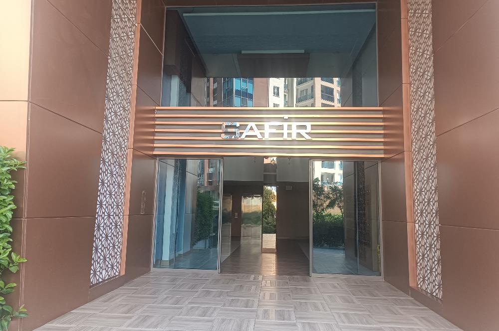 BEYLİKDÜZÜ DEMİR ROMANCE SİTESİNDE SATILIK 4+1 TERASLI DAİRE