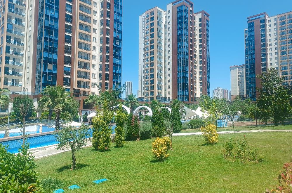 BEYLİKDÜZÜ DEMİR ROMANCE SİTESİNDE SATILIK 4+1 TERASLI DAİRE