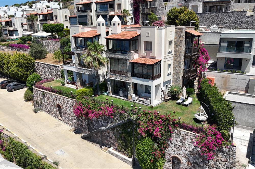 Yalıkavak Amphora Villalarında Eşsiz Deniz Manzaralı Köşe Konum Müstakil Bahçeli Modern Villa