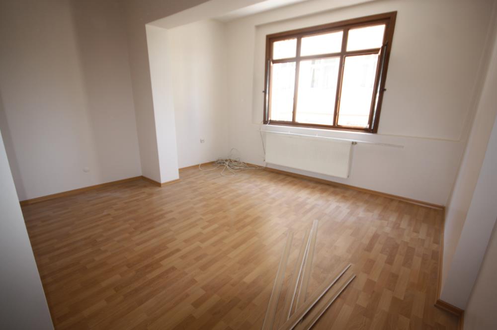 BEYLERBEYİ AİLE APARTMANINDA KULLANIŞLI KİRALIK