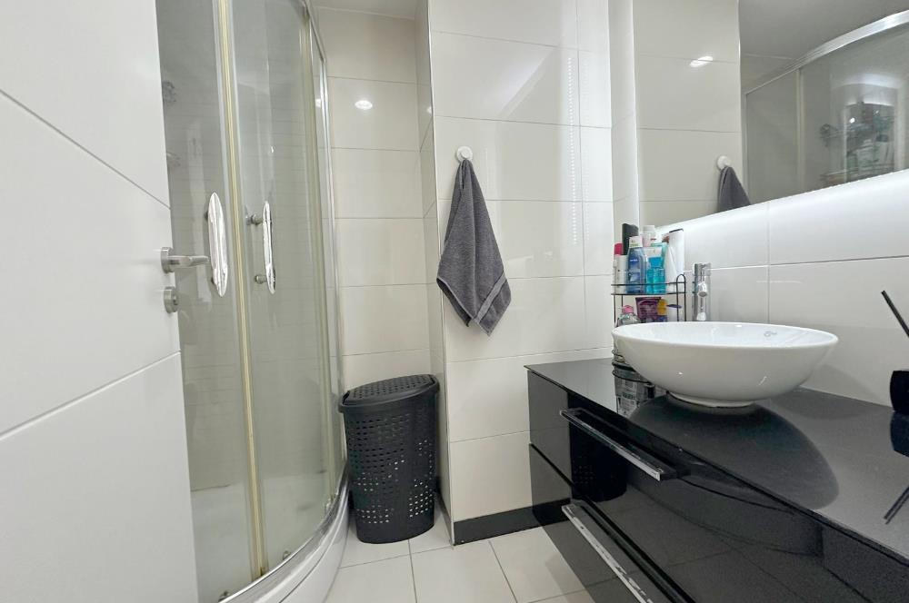 ATAŞEHİR SARİSSA EVLERİNDE HAVUZ MANZARALI 1 + 1 SATILIK DAİRE