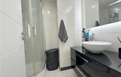 ATAŞEHİR SARİSSA EVLERİNDE HAVUZ MANZARALI 1 + 1 SATILIK DAİRE