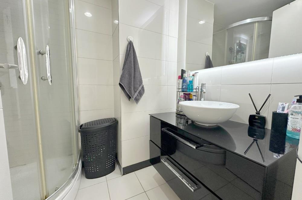 ATAŞEHİR SARİSSA EVLERİNDE HAVUZ MANZARALI 1 + 1 SATILIK DAİRE