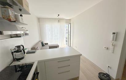 ATAŞEHİR SARİSSA EVLERİNDE HAVUZ MANZARALI 1 + 1 SATILIK DAİRE