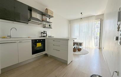 ATAŞEHİR SARİSSA EVLERİNDE HAVUZ MANZARALI 1 + 1 SATILIK DAİRE
