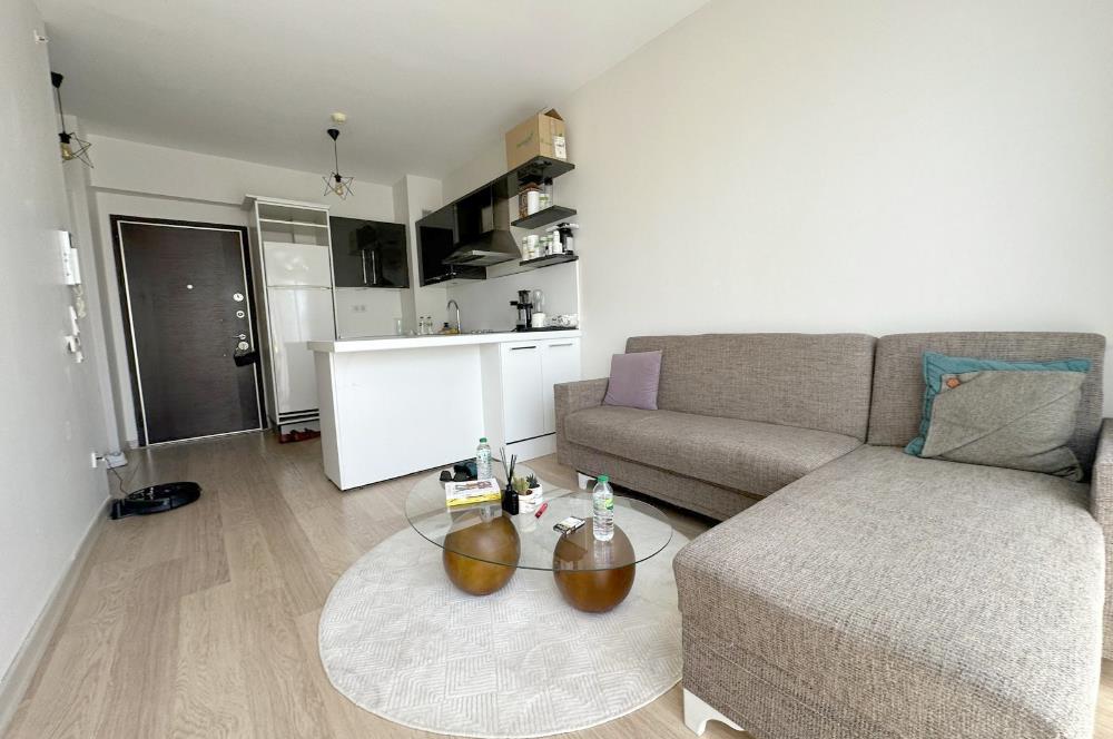 ATAŞEHİR SARİSSA EVLERİNDE HAVUZ MANZARALI 1 + 1 SATILIK DAİRE