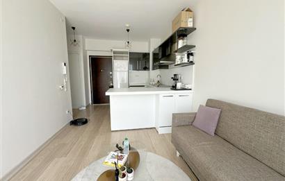 ATAŞEHİR SARİSSA EVLERİNDE HAVUZ MANZARALI 1 + 1 SATILIK DAİRE