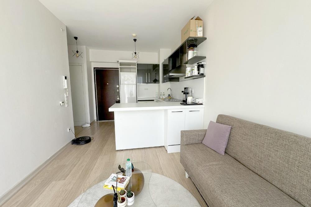 ATAŞEHİR SARİSSA EVLERİNDE HAVUZ MANZARALI 1 + 1 SATILIK DAİRE